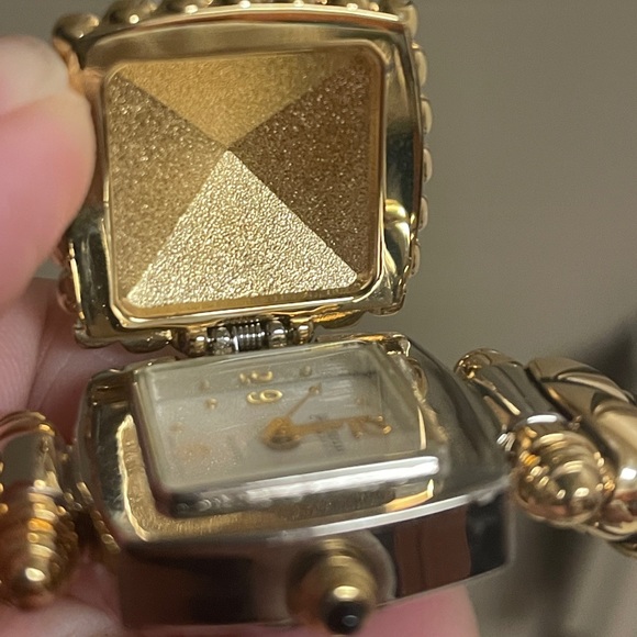 Joan Rivers Watch - Picture 4 of 12